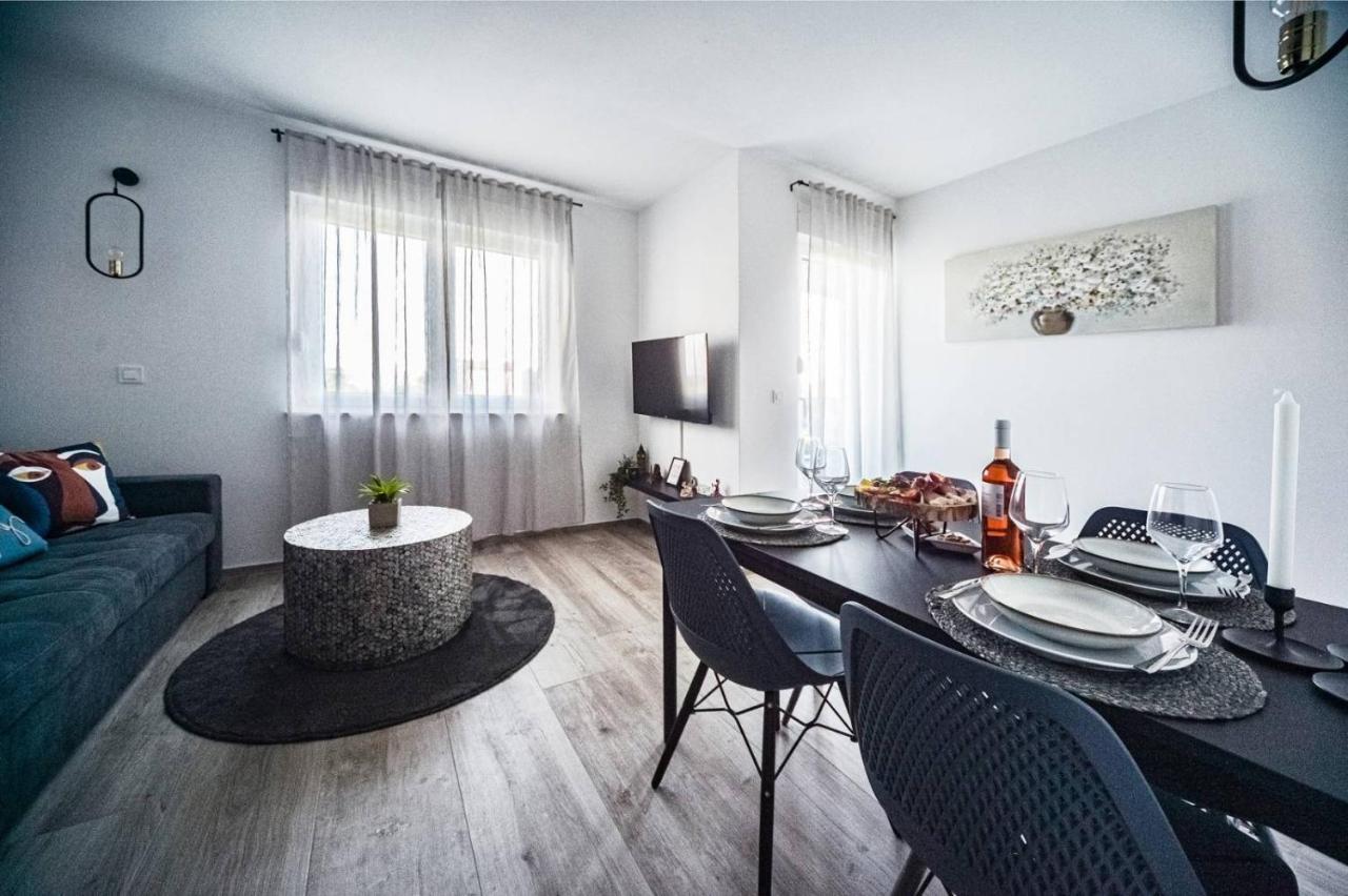 Cube Residence Kastela Ngoại thất bức ảnh