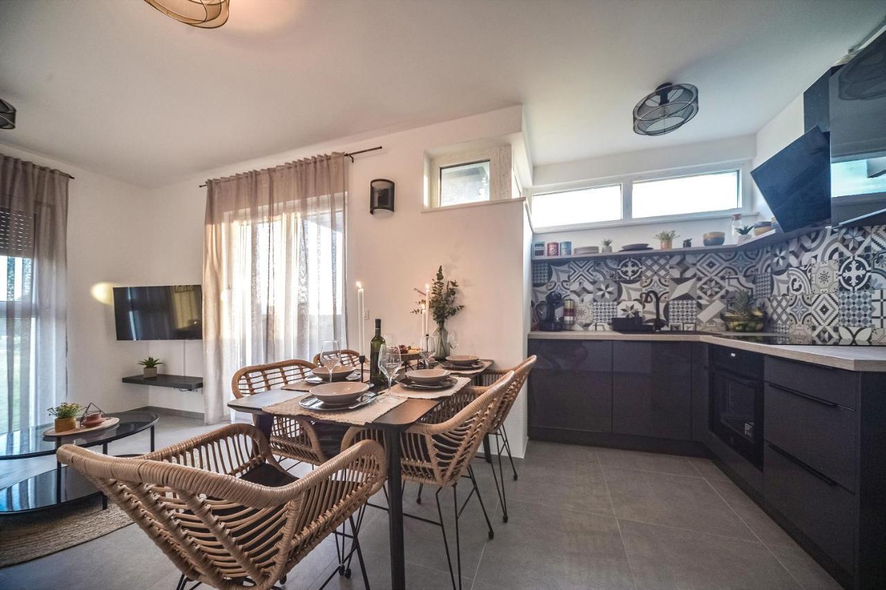 Cube Residence Kastela Ngoại thất bức ảnh
