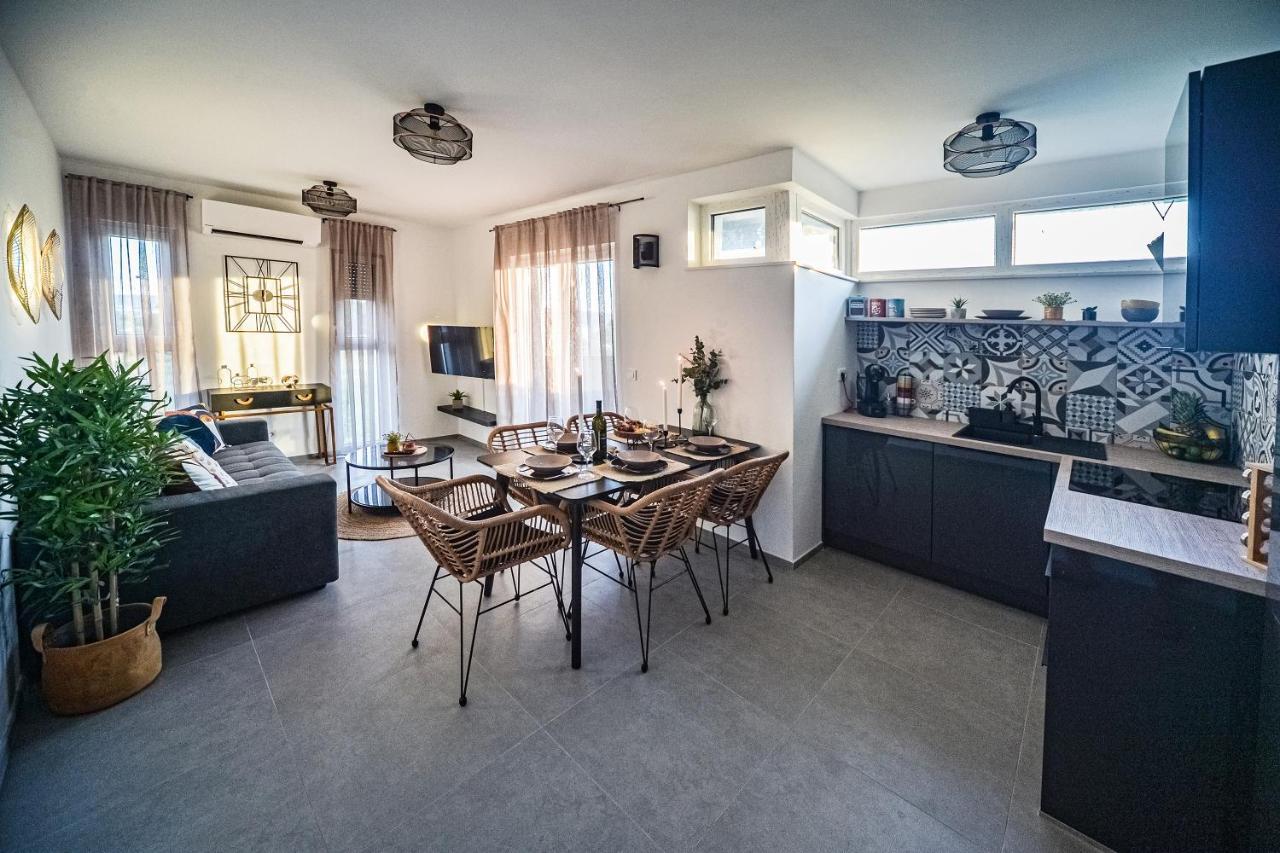 Cube Residence Kastela Ngoại thất bức ảnh