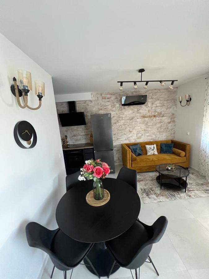 Cube Residence Kastela Ngoại thất bức ảnh